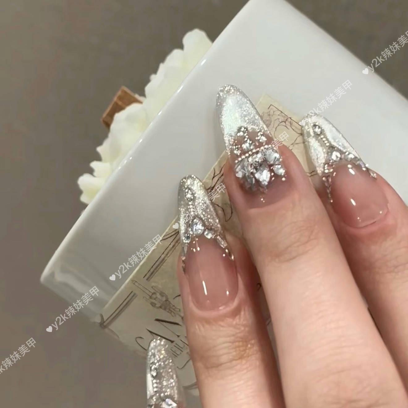 【女神冠冕】手工穿戴甲冰晶猫眼轻奢满钻高级感晶石猫眼显白美甲 - 图1