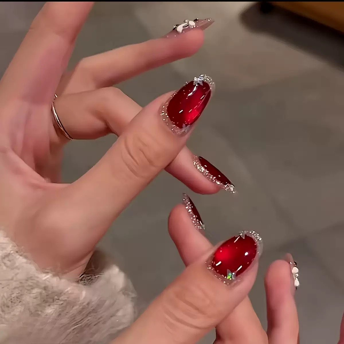 【万事大吉】新年纯手工醒狮穿戴甲红色猫眼碎钻高级感显白美甲贴,淘宝优惠券,粉丝福利购,淘宝优惠卷