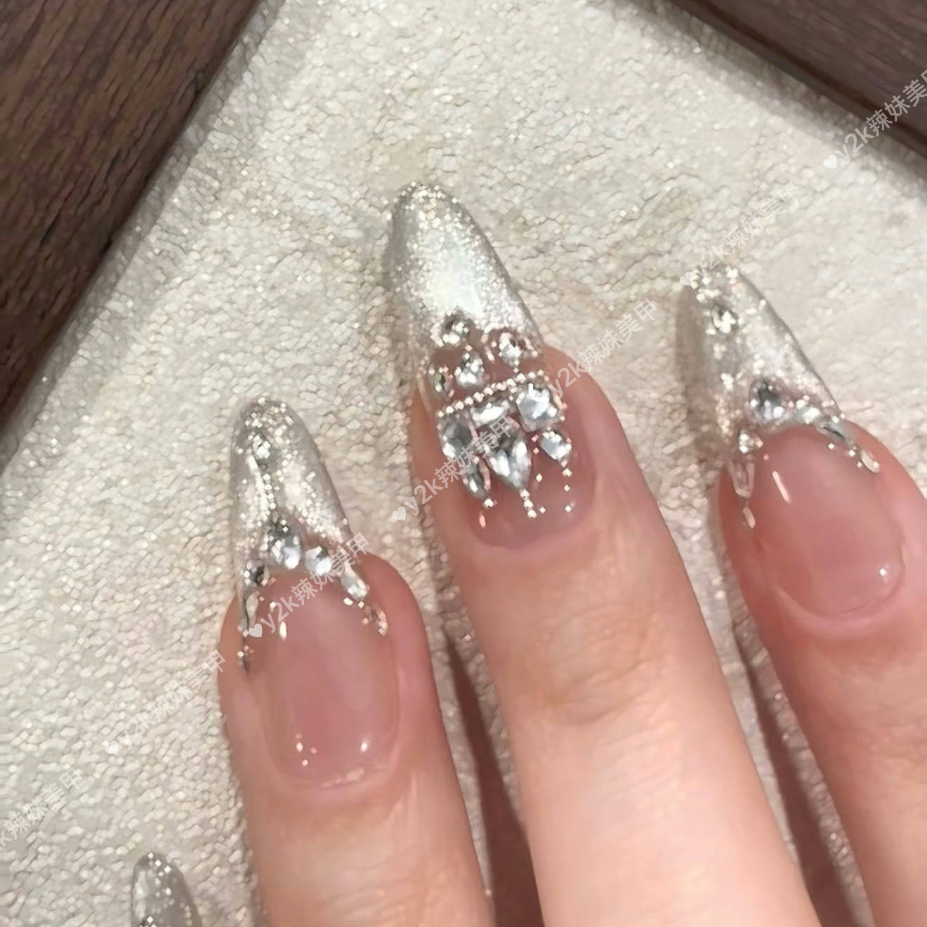 【女神冠冕】手工穿戴甲冰晶猫眼轻奢满钻高级感晶石猫眼显白美甲 - 图0