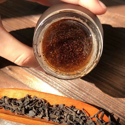 Пленка замороженного черного чая богата чайным полифенолом