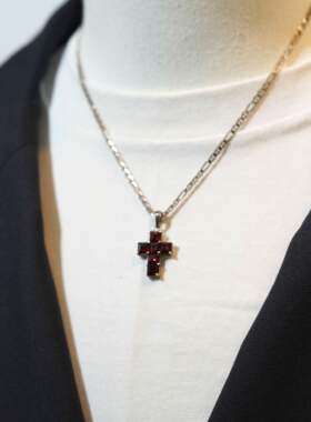 AntidoteBuyersClub Square Cross Pendant PopUp 石榴石吊坠