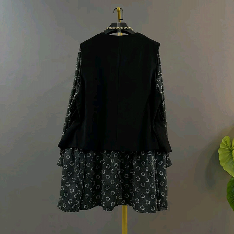 Fashionable fungus floral V-neck dress