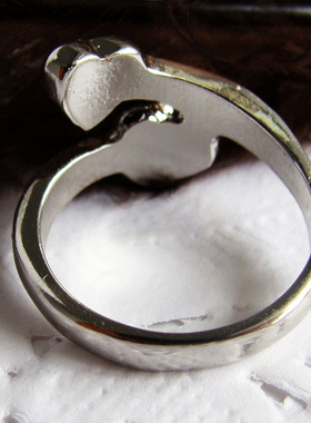 欧美风饰品大方质感情侣钻石戒指