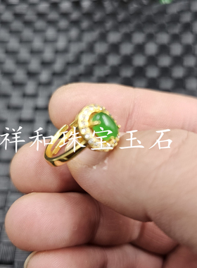 鸡血红蛋面玉石戒指碧绿色