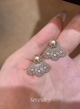 七与 新品【蕾丝金羽】轻奢小众925银针复古咖啡金珍珠耳钉