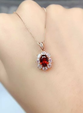 新款天然石榴石吊坠925银镶嵌红色宝石女简约时尚饰品礼物送女友