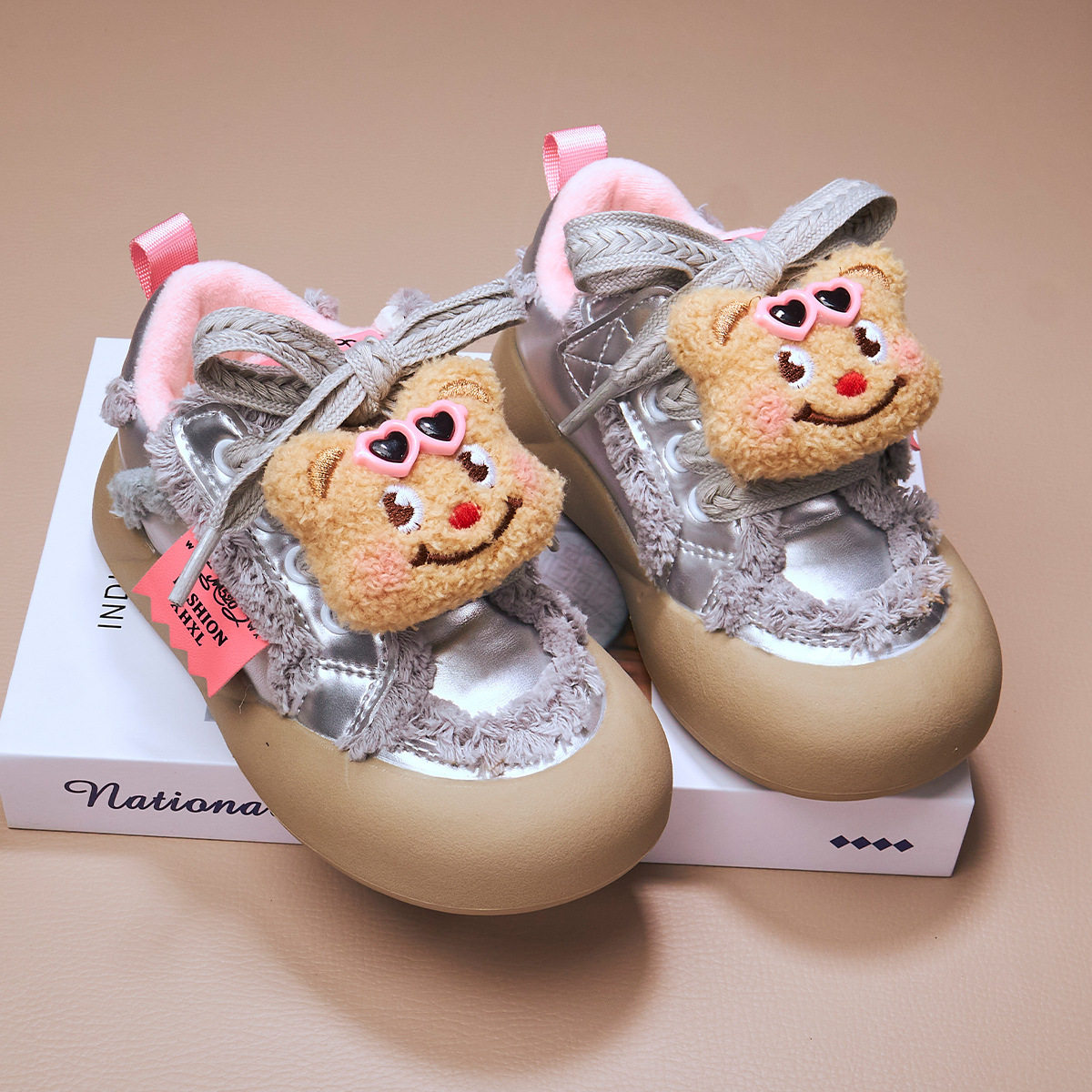 女童运动鞋2025春秋款中大童卡通美乐蒂板鞋中大童软底休闲板鞋潮,淘宝优惠券,粉丝福利购,淘宝优惠卷