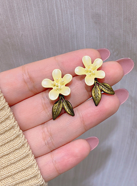 设计师款~高级感超仙栀子花耳钉