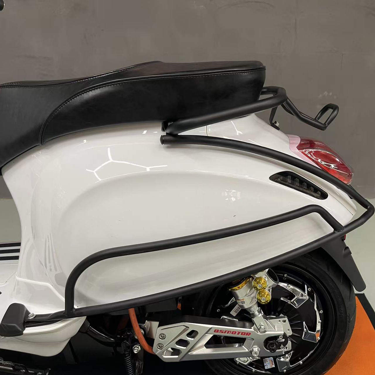 台湾旷达电火金大力大伟士电动车尾翼改装复古后扶手后外壳保护杠,淘宝优惠券,粉丝福利购,淘宝优惠卷