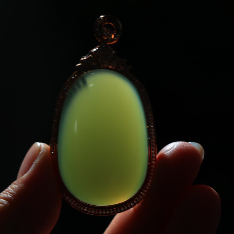 金镶玉平安无事牌女士款天然吊坠 玉赐平安项坠/吊坠