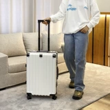 Универсальный вместительный и большой чемодан подходит для мужчин и женщин