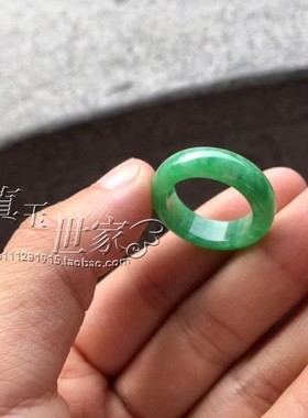 翡翠色玉石圆圈女戒指阳绿色飘绿指环尾戒指男女款戒指阳绿色尾戒