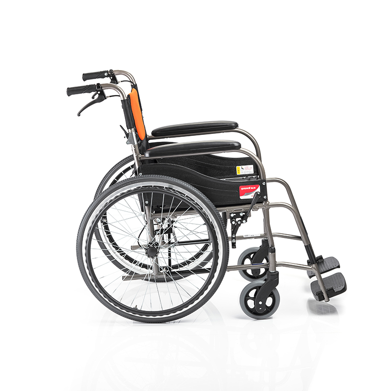 Yuyue manual wheelchair can fold and carry a load of 100 kilograms