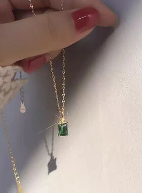 方形祖母绿钻项链女新款小众设计锁骨链轻奢女士吊坠高级感配饰品