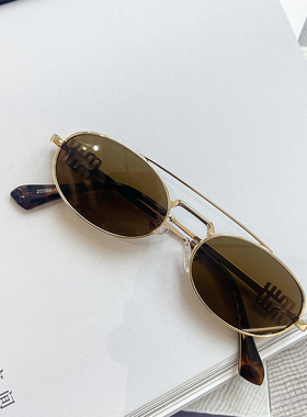 浅色双梁镂空字母墨镜Miu家经典