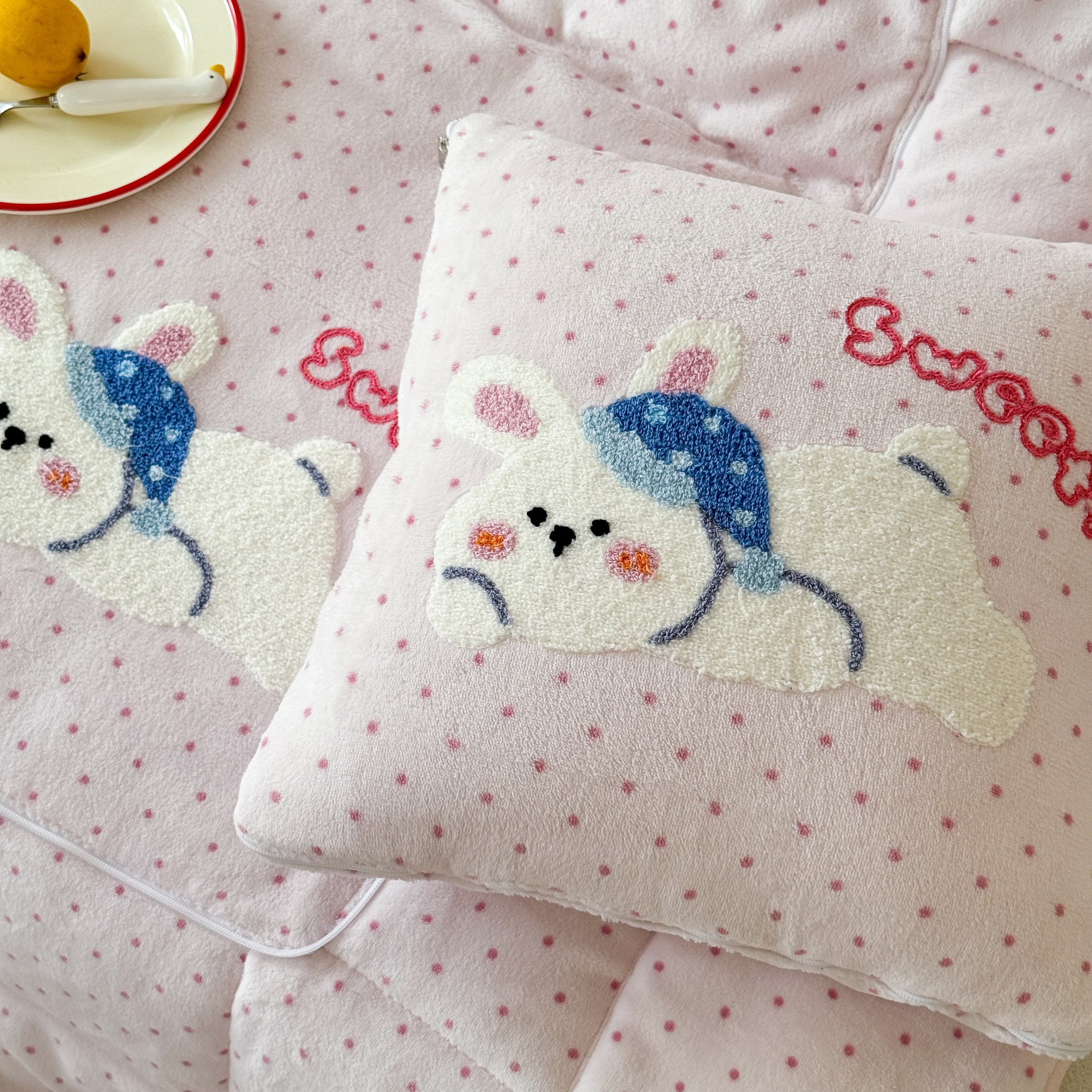 可爱兔子抱枕被子两用秋冬加厚牛奶绒沙发靠垫汽车上午睡枕头盖毯,淘宝优惠券,粉丝福利购,淘宝优惠卷