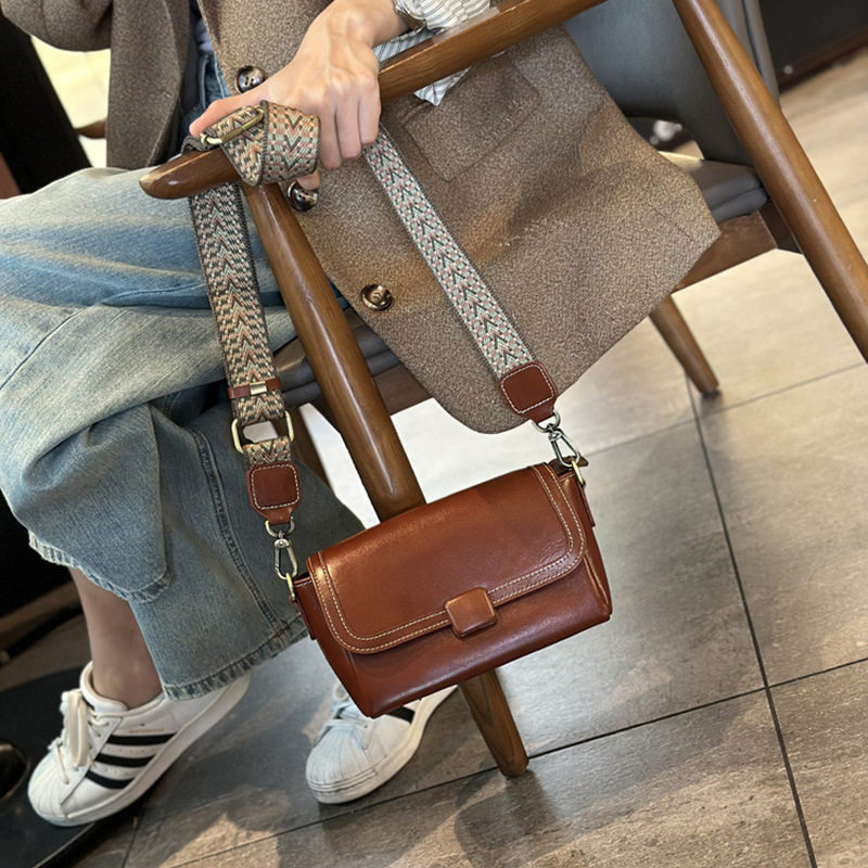 网红爆款小众单肩包包女2025新款高级感复古小方包春夏ins斜挎包,淘宝优惠券,粉丝福利购,淘宝优惠卷