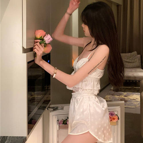 睡衣套装女纯欲风蕾丝吊带上衣夏季薄款短裤波点睡裤家居服两件套 - 图0