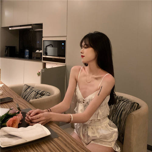 睡衣套装女纯欲风蕾丝吊带上衣夏季薄款短裤波点睡裤家居服两件套 - 图3