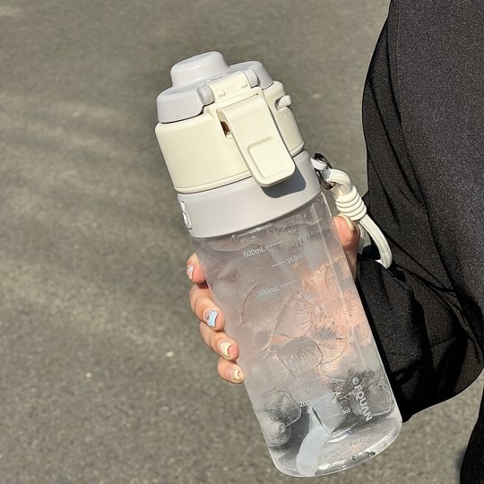 Large-capacity water cup with scale for spraying in summer