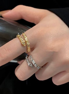 微镶锆石蛇形戒指女ins小众设计感可调节食指冷淡风轻奢蛇骨指环