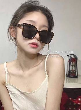 「关於」jennie联名kuku偏光墨镜女金智妮同款方形奶白色太阳眼镜