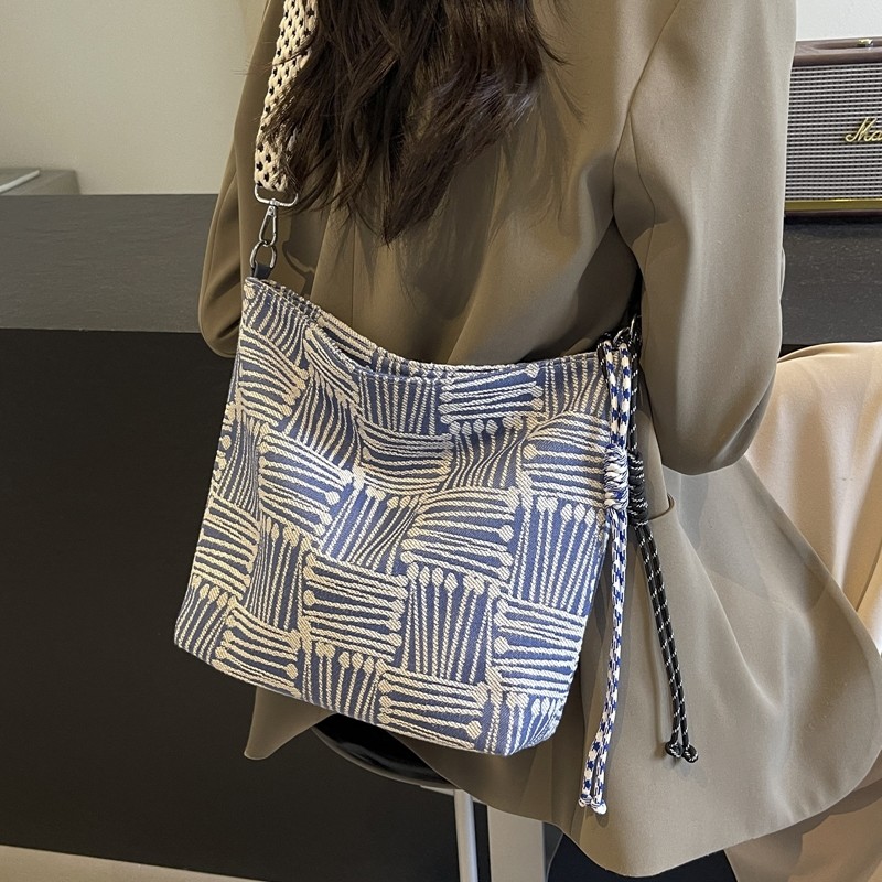 咖啡色宽肩带格子大容量斜挎包布包2025新款潮时尚百搭托特包女,淘宝优惠券,粉丝福利购,淘宝优惠卷