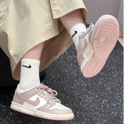 耐克Dunk新款板鞋来袭甜妹请看动感校园风樱花粉FB9109-122 - 图0