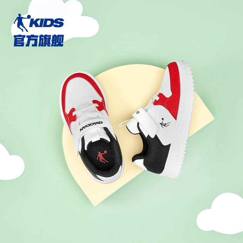  乔丹童装板鞋
