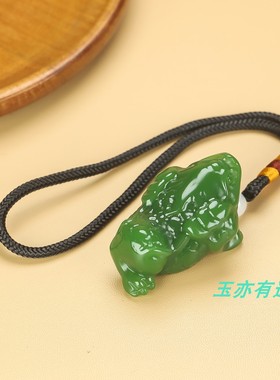 天然新疆和田玉碧玉招财金蟾手把件菠菜绿三足金蟾护身把件挂件