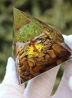 树脂滴胶装饰摆件水晶碎石金字塔
