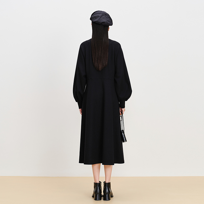 【商场同款】AUM噢姆冬季羊绒澳毛针织呢灯笼袖黑色连衣裙长裙女 - 图2