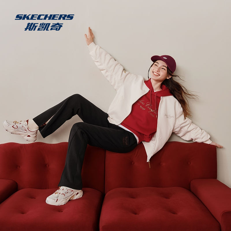 斯凯奇新年穿搭棒球外套2026春季新款女士裥棉跑步运动防风外套,淘宝优惠券,粉丝福利购,淘宝优惠卷