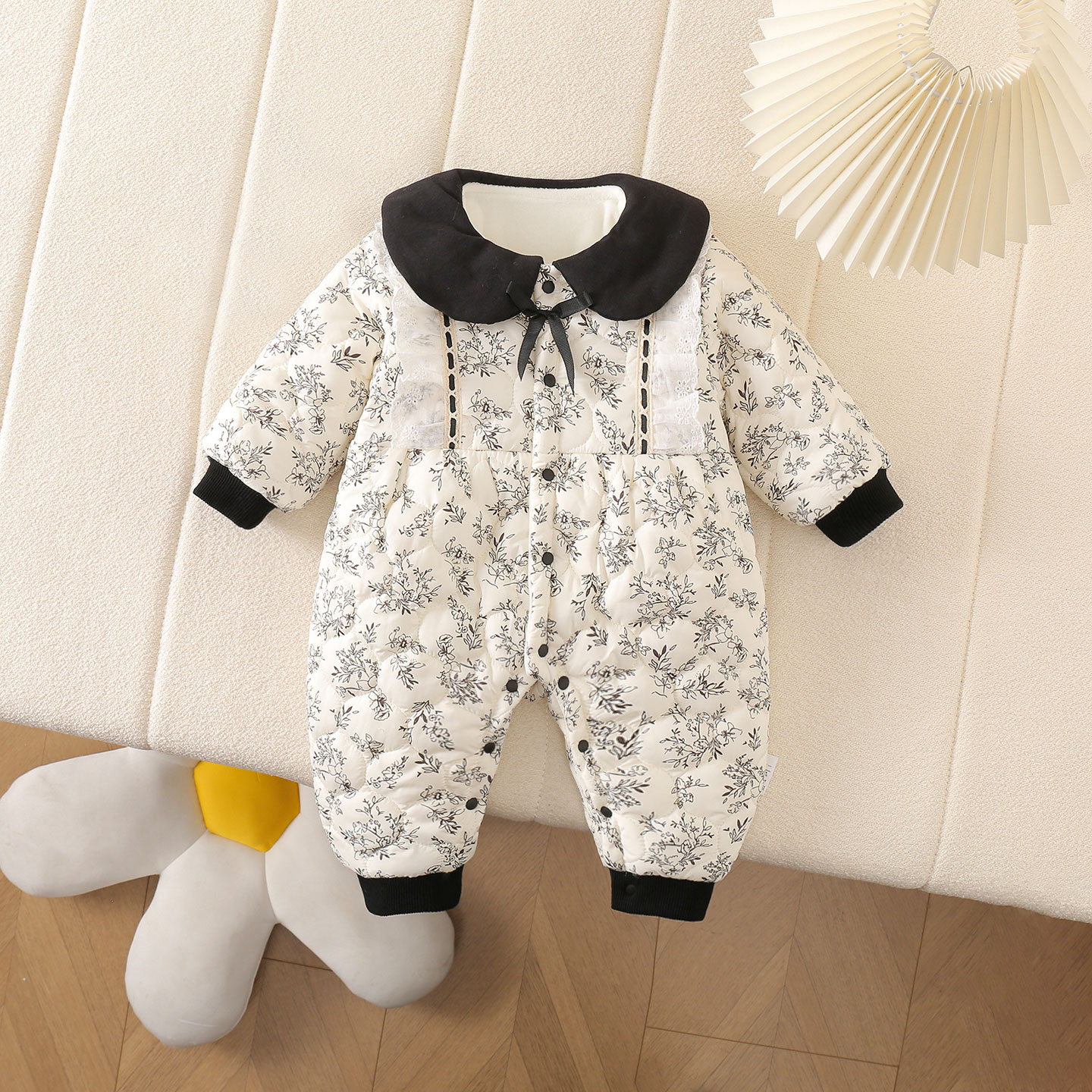 女宝宝秋冬夹棉洋气哈衣婴儿连体衣夹棉冬季薄棉幼儿衣服保暖抱衣 - 图0