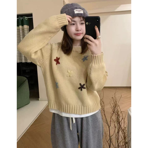 圆领毛衣女冬季宽松温柔风设计感绣花软糯加厚针织衫打底内搭上衣 - 图2
