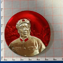 President of the Cultural Revolution True Pine Chairman Like Chapter 614 sets of a wearing cap Seven sunflower diameter 5 8 cm good