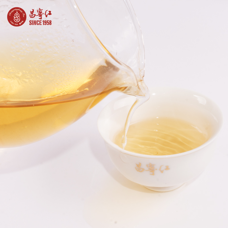 2020年生普洱茶饼芳华200克云南大叶种茶普洱青饼