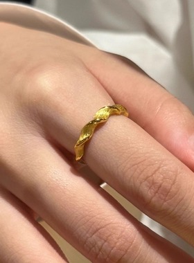 黄金色扭结闭口极简戒指
