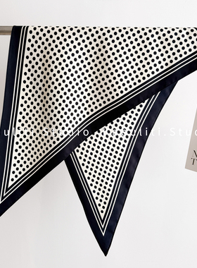 波点边框领巾屁帘旅游搭配