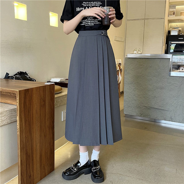 Casual and versatile long skirt with pleated pockets
