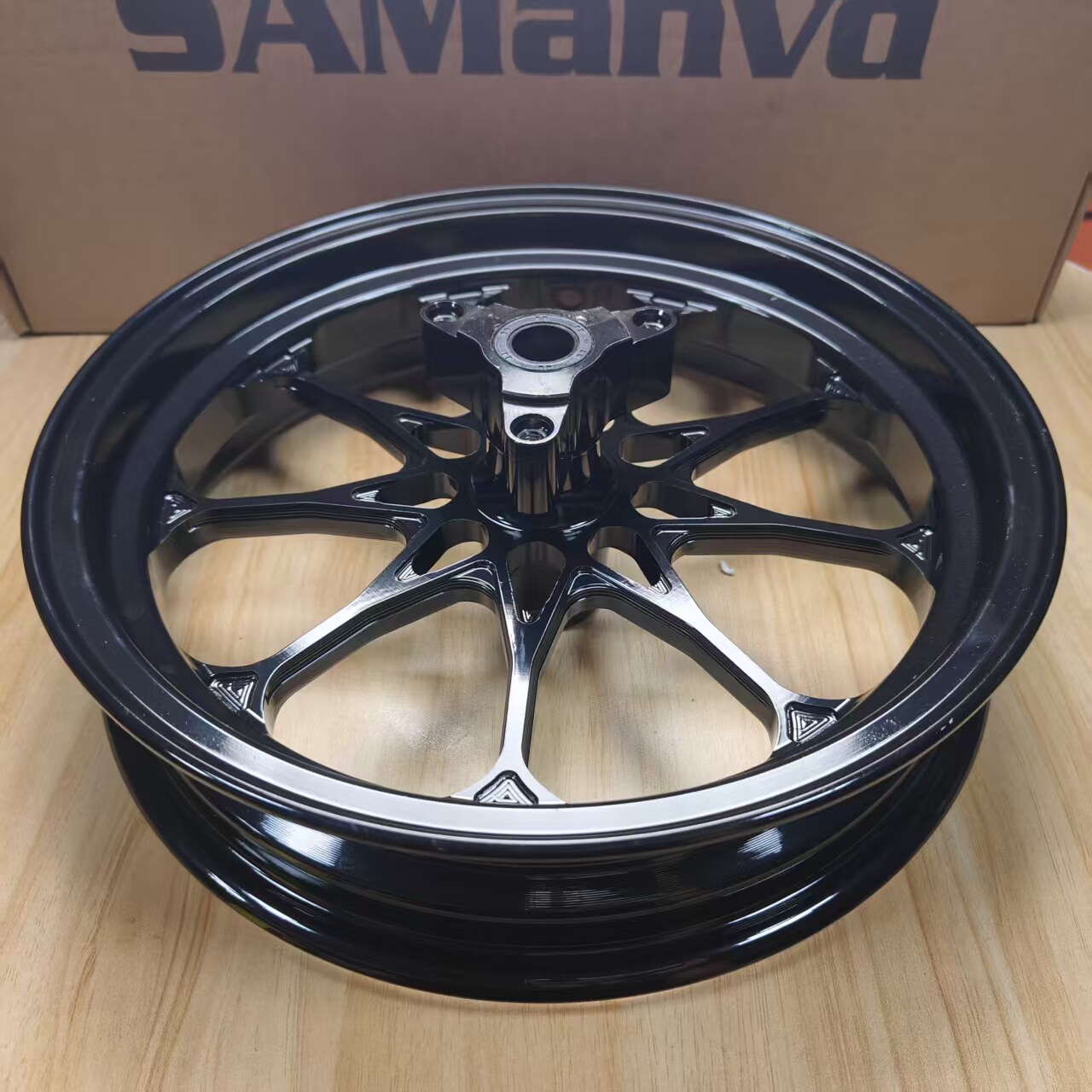SAMANVD's new modified 12-inch wheels are suitable for No. 9 Mavericks ultra-nuclear electric motorcycle models.