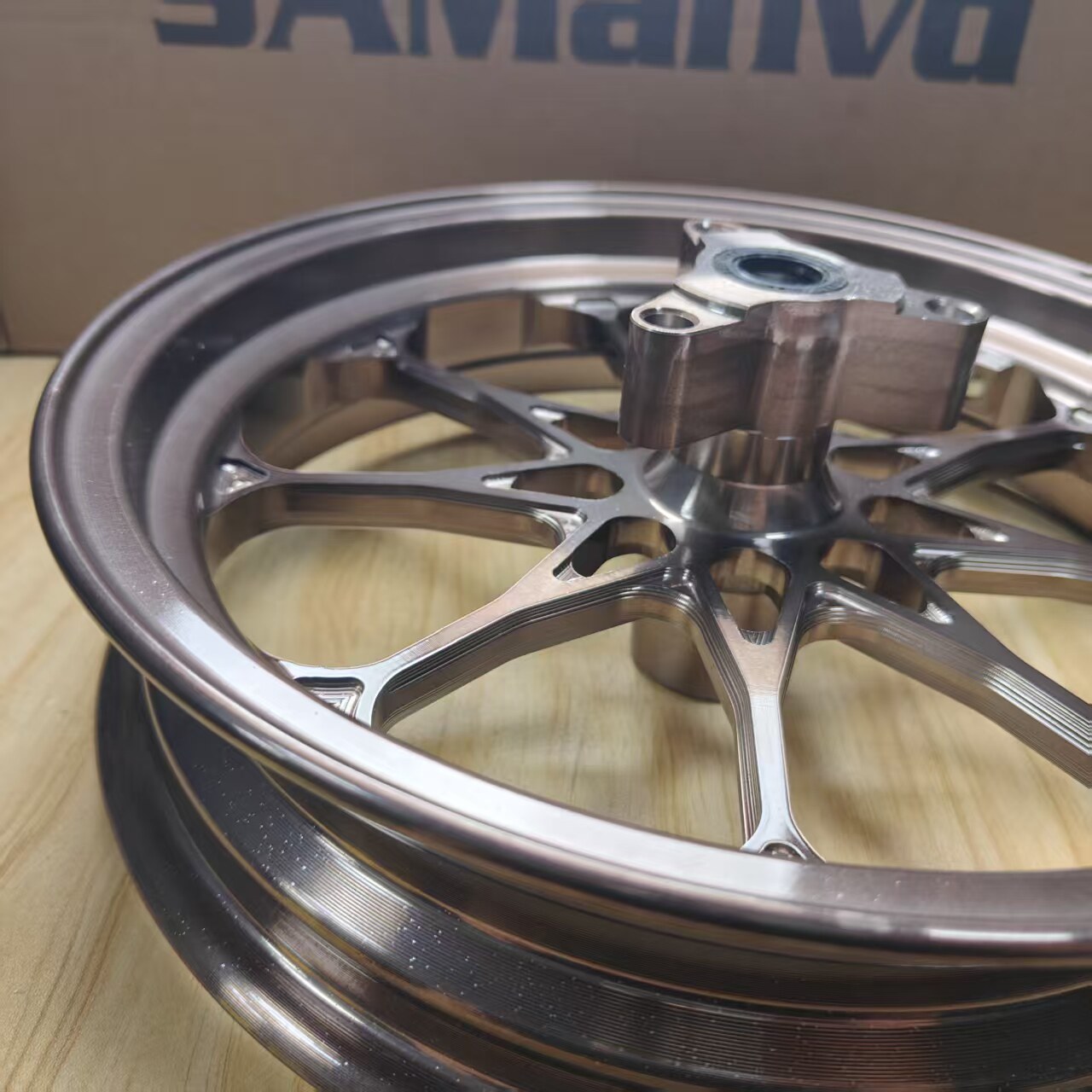 SAMANVD's new modified 12-inch wheels are suitable for No. 9 Mavericks ultra-nuclear electric motorcycle models.