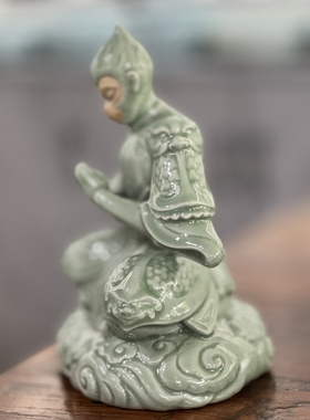 汝窑豆绿釉齐天大圣至尊宝斗战胜佛孙悟空汝瓷摆件玛瑙入釉高温烧