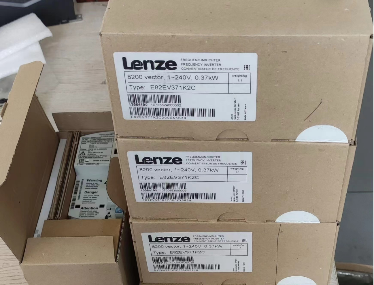 Lenze MCA 14L20-S20B0-T0E0-STBS00N-P0SU 16292994 1,4kW - 图2