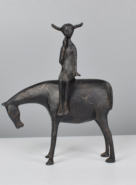 样板房间客厅玄关电视柜牧马人摆件黑色别墅新中式金属铁软装家居