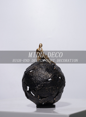 金属装饰现代客厅沉思者