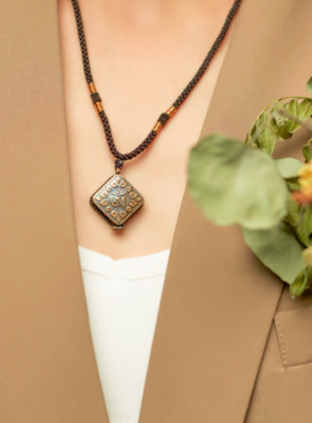 西藏吉祥物种子字铜制嘎乌盒