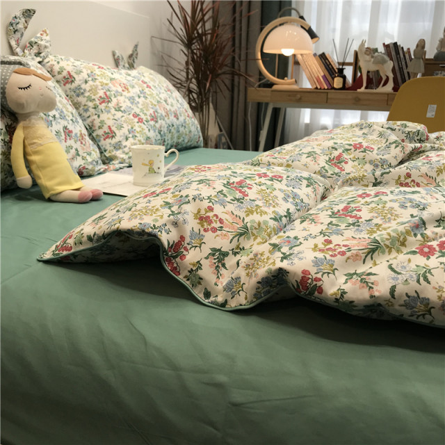 Four-piece set of American pastoral small floral bed