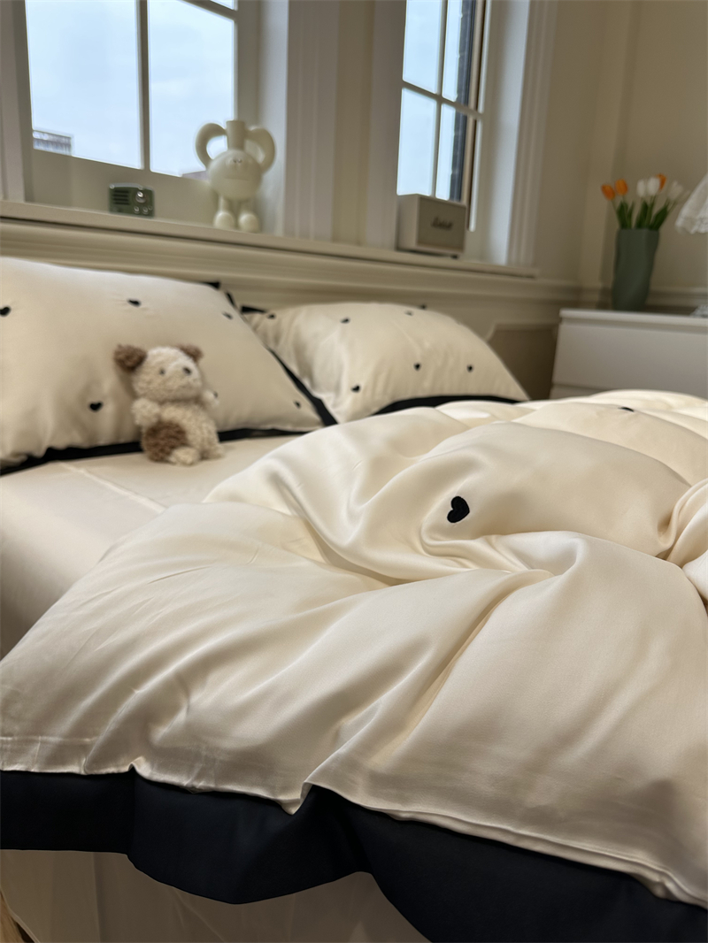 60s天丝贴布刺绣黑色爱心四件套莱赛尔纤维1.5m1.8米丝滑裸睡凉感 - 图0