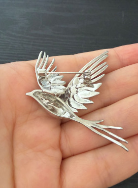 小众清新展翅飞翔青鸟造型别针胸针